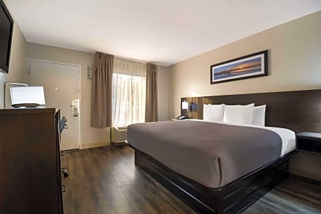 1 King Bed, Smoking