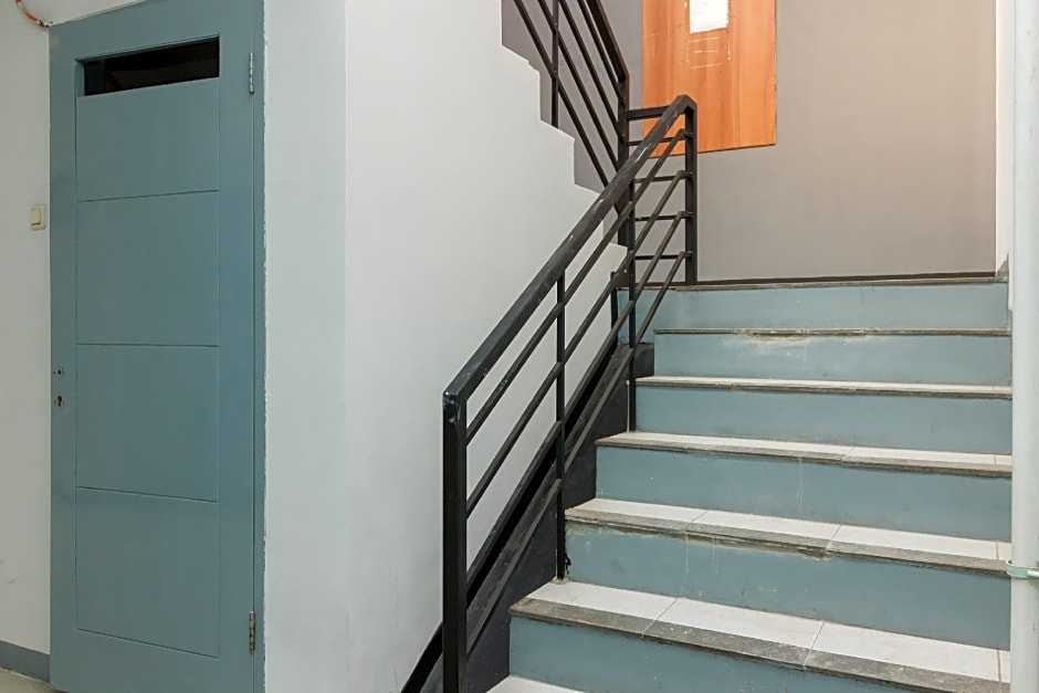 Formerly RedDoorz Syariah near Pondok Indah Mall 3