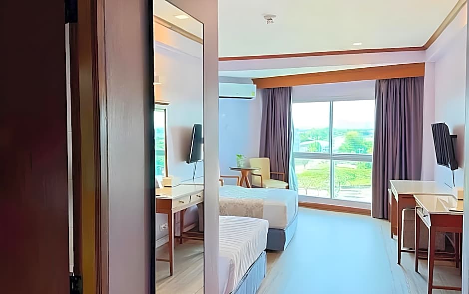 Viangtak Riverside Hotel