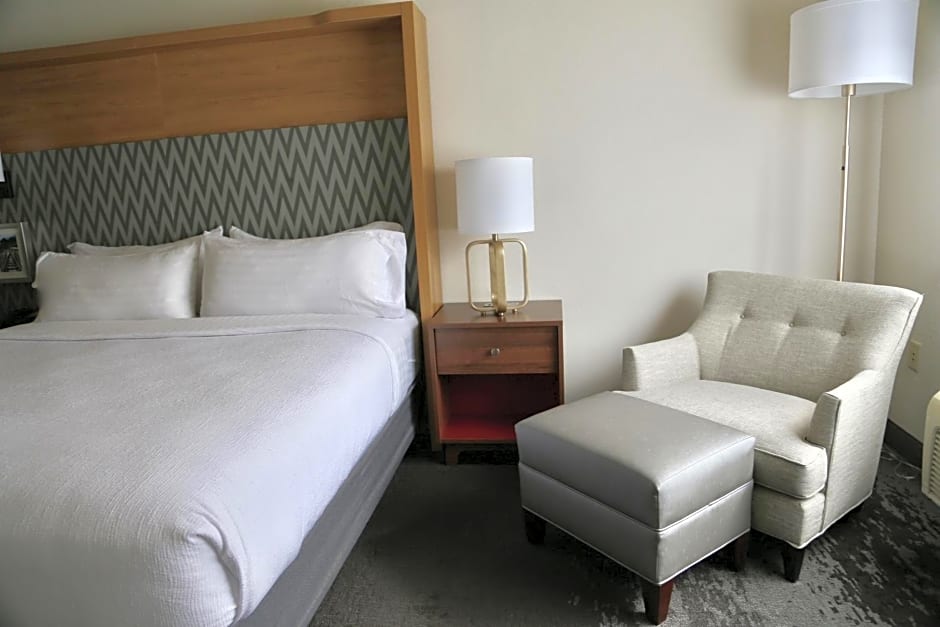 Holiday Inn Salem, an IHG Hotel