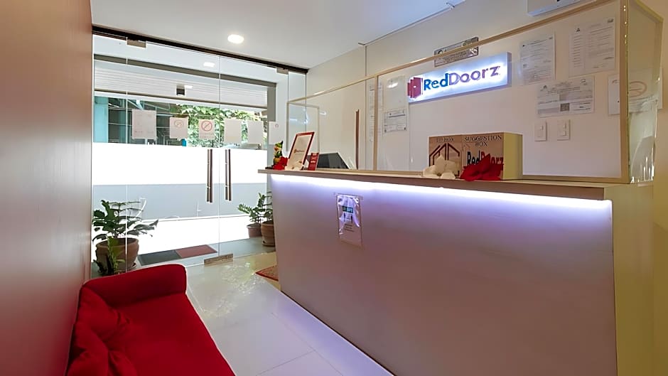 RedDoorz near Fernwoods Garden Quezon City