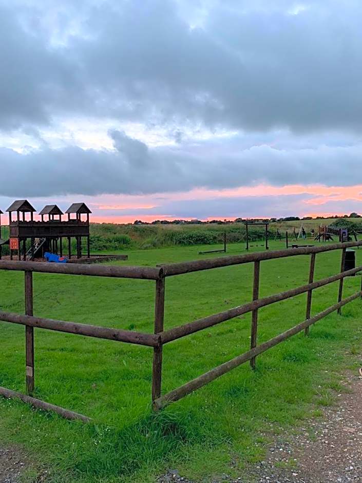 DaisyChain 2 Getaways - The perfect place to Stay - Play - Getaway