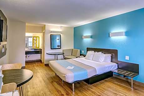 King Room - Non-Smoking