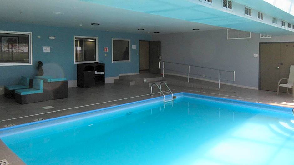 Clarion Pointe Evansville North