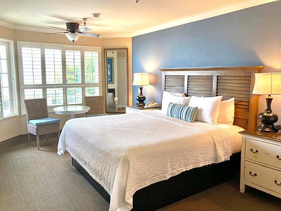 Sand Pebbles Inn