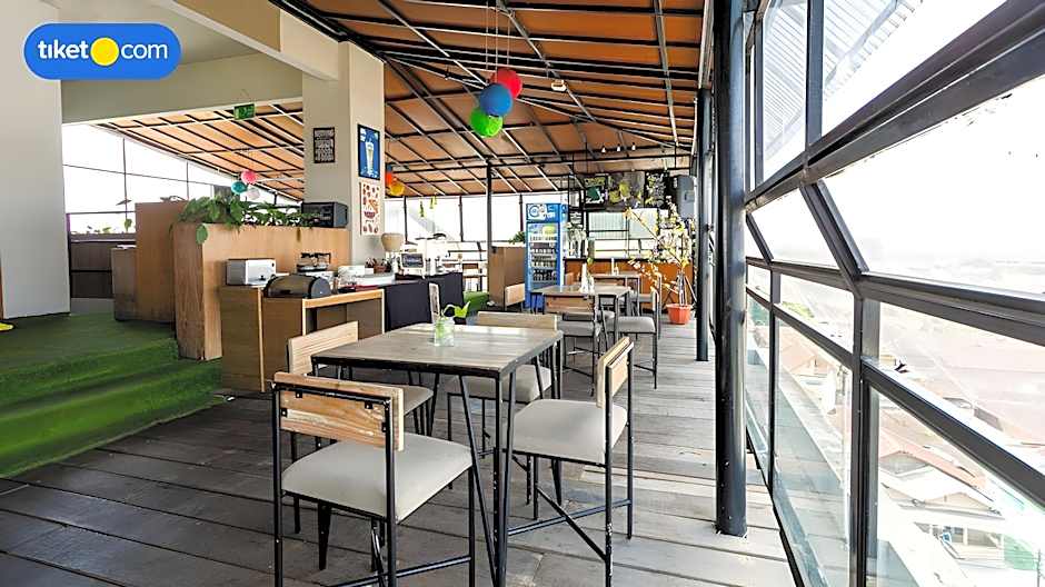 Yellow Star Gejayan Hotel