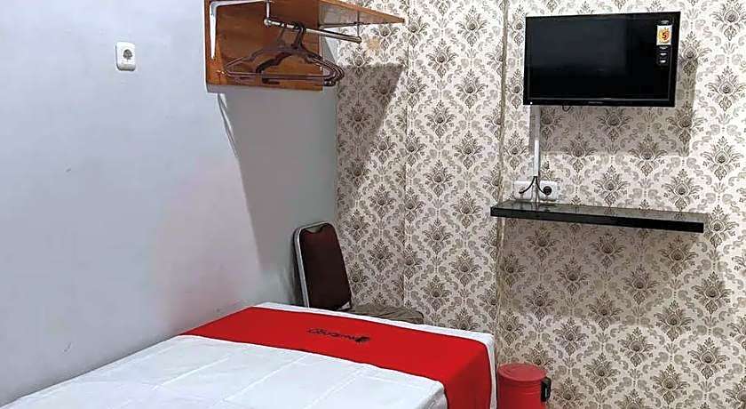 RedDoorz near Waterpark Citra Garden Medan