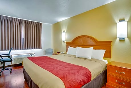 1 King Bed, Nonsmoking, Accessible