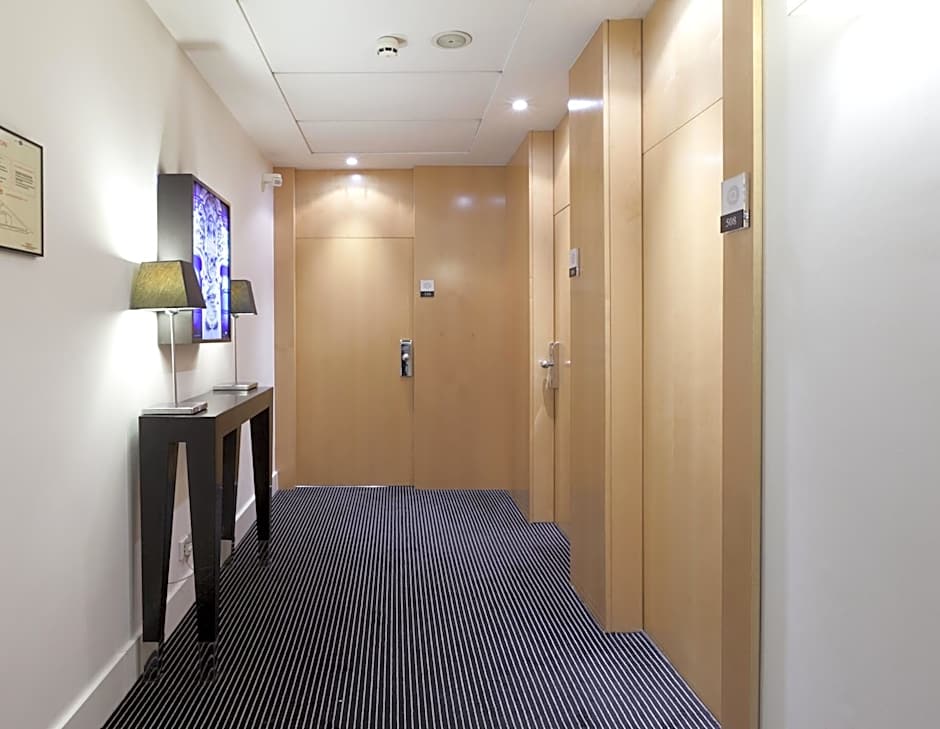 Quatro Puerta Del Sol