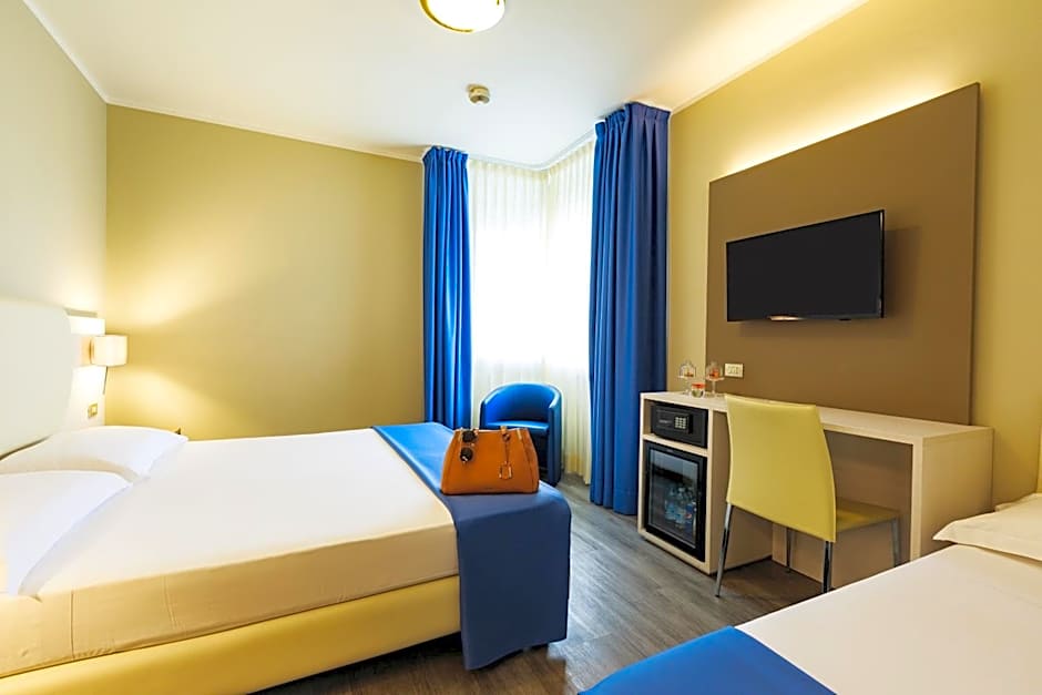 Photo 1 of 6 of Triple Room