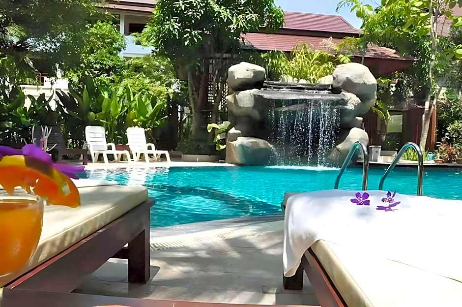 Phuket Meet Holiday Hotel