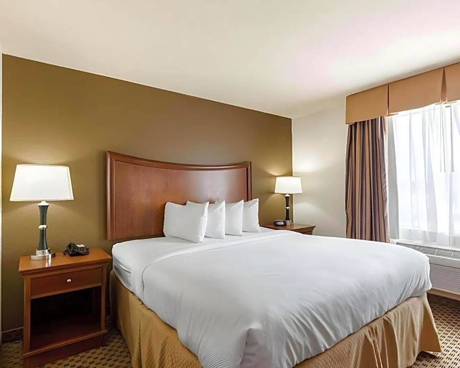 Quality Suites Huntsville Near University