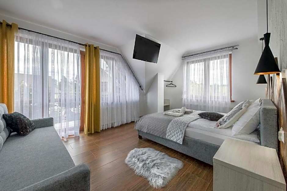 Biały Jeleń z basenem i jacuzzi