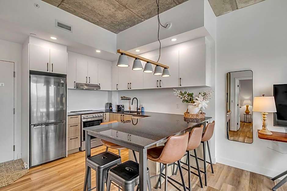 Initial-Matisse- Quebec-parking and pool