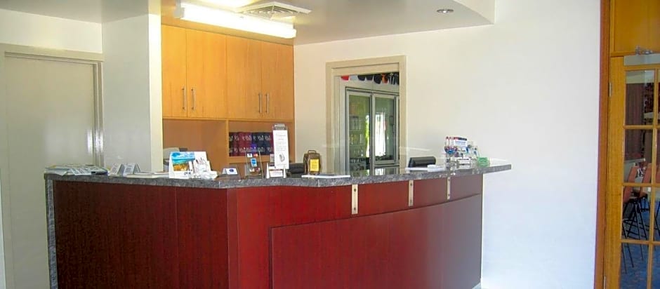 Country Roads Motor Inn