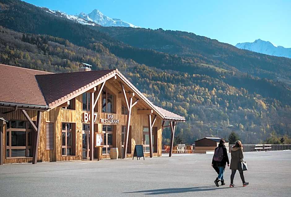 Hotel Base Camp Lodge
