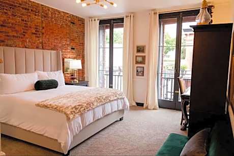 Speakeasy King Suite (Rm 2)