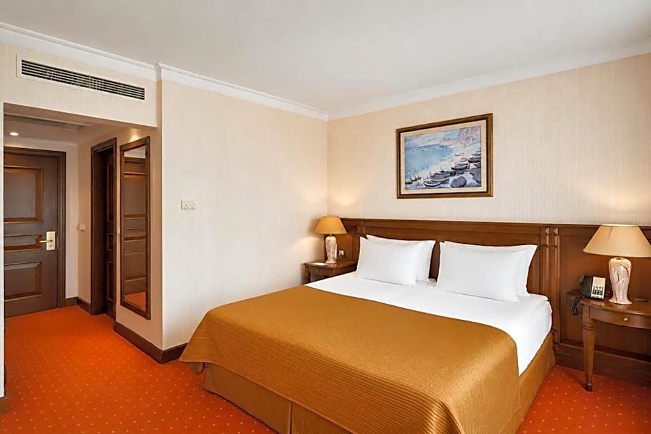 Crystal Palace Boutique Hotel