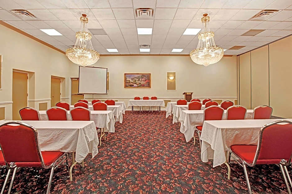 Ramada by Wyndham Flemington