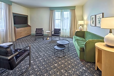 2 Queen Beds 1 Bedroom Suite With Sofabed