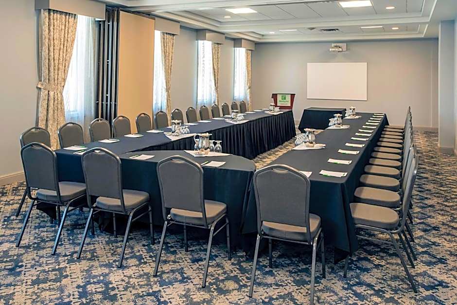 Holiday Inn Conference Centre Edmonton South By IHG