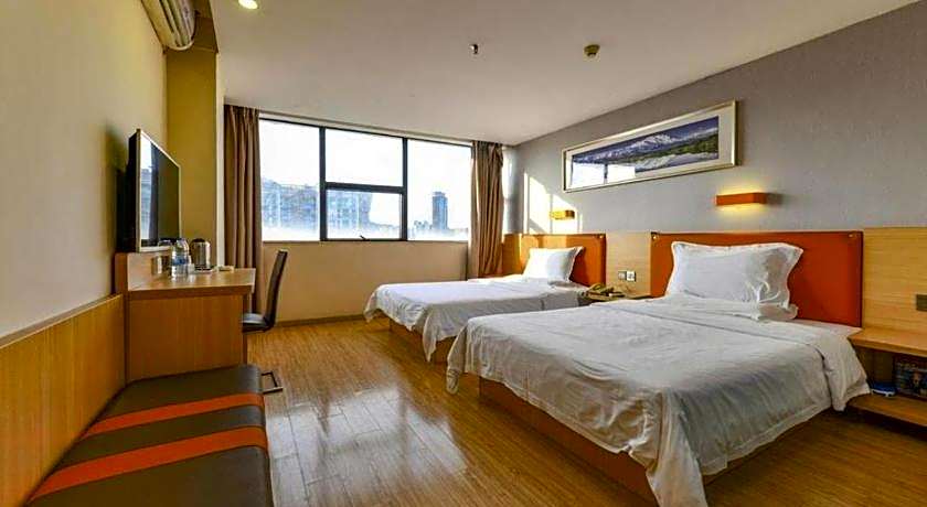 7 Days Premium Zhuhai Gongbei Light Railway Branch