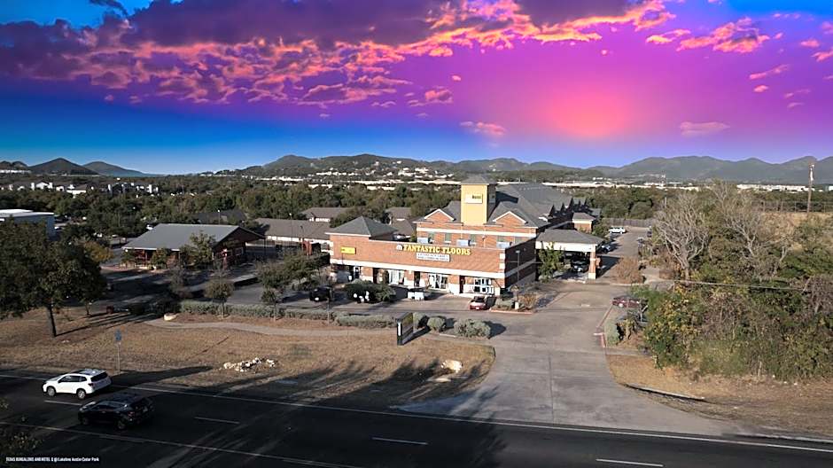 Texas Bungalows Hotel & Hotel Que at Lakeline Austin Cedar Park