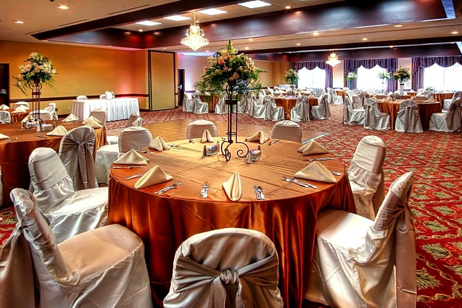 MCM Elegante Hotel & Suites