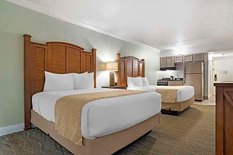 Queen Room with Two Queen Beds - Street View/Non-Smoking