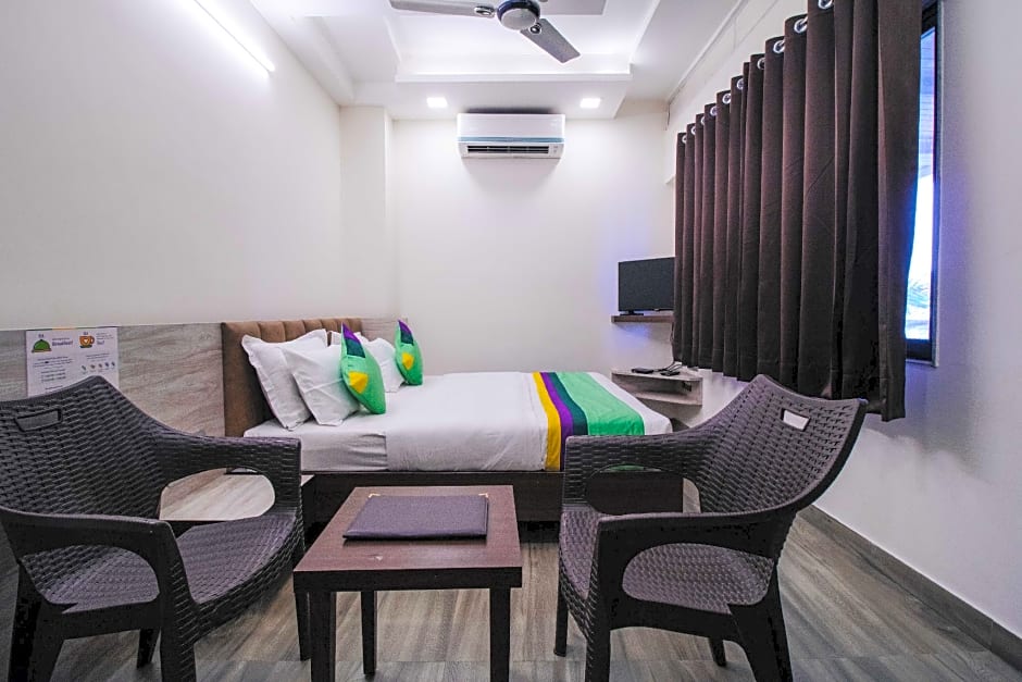 Treebo Paras Raj Near City Palace