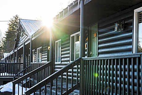 Wolfjaw Lodge