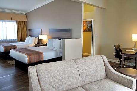 Queen Suite with Two Queen Beds and Family Room
