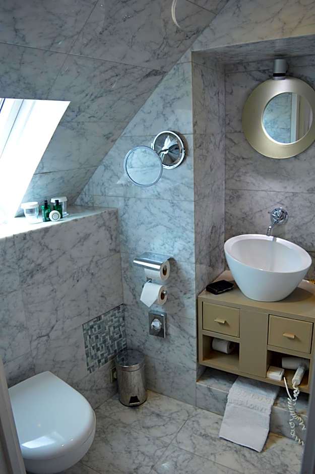 Hotel Lumen Paris Louvre