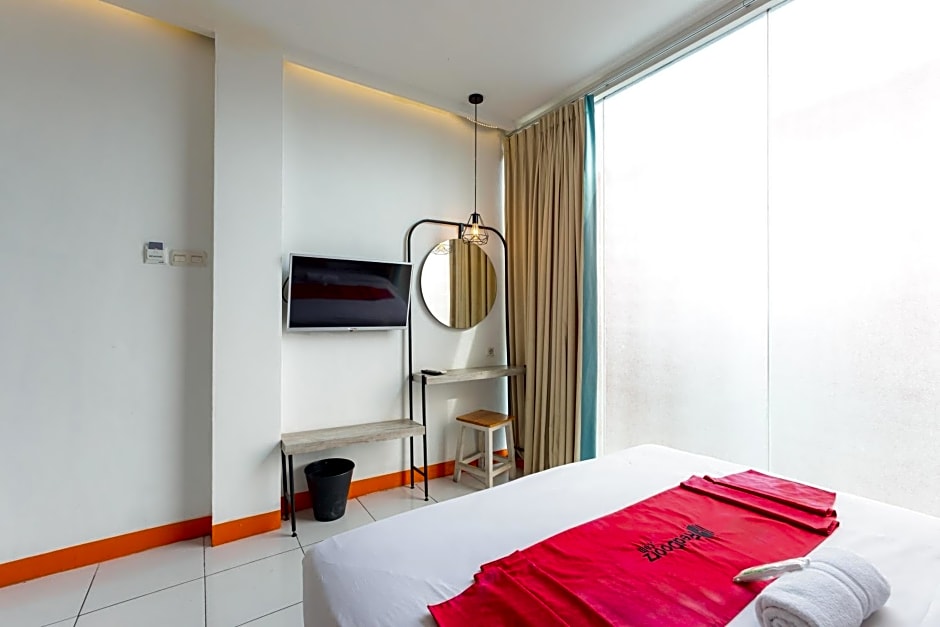 RedDoorz near Mangga Dua Mall