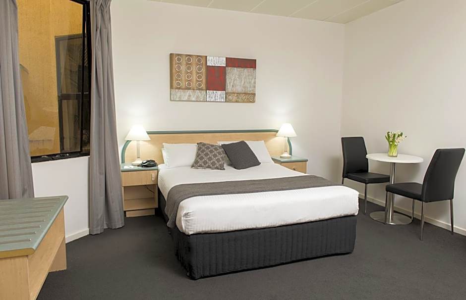 Adelaide Riviera Hotel