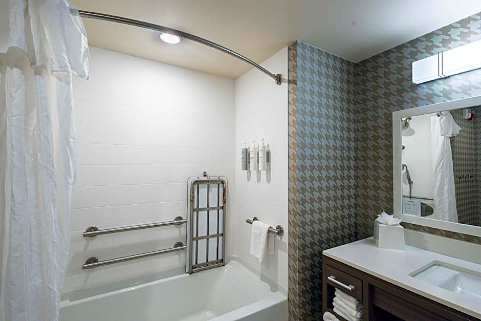 Photo 1 of 1 of Studio 2 Queen Beds, Hearing/Mobility Accessible, Bathtub