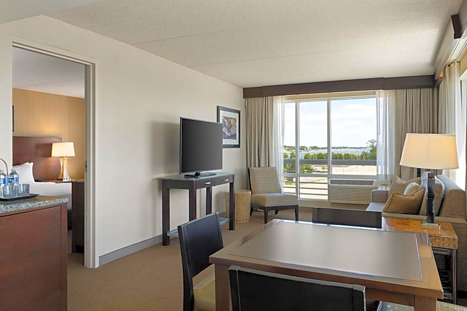 DoubleTree by Hilton Boston Bayside