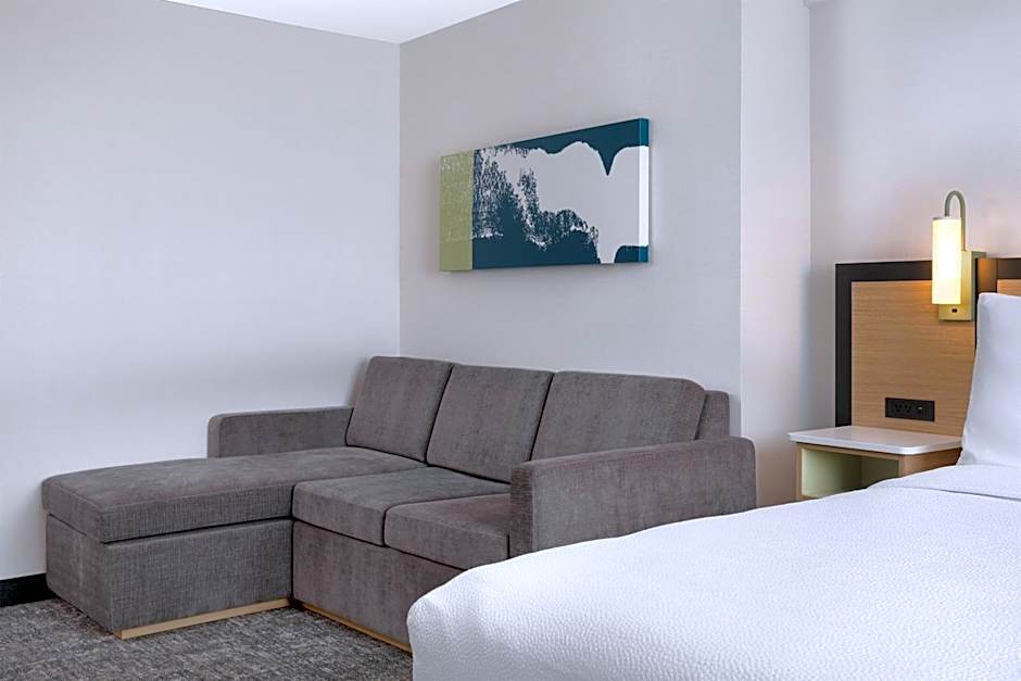 Spark by Hilton Montreal Brossard