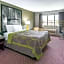 Super 8 by Wyndham Hebron Lowell Area