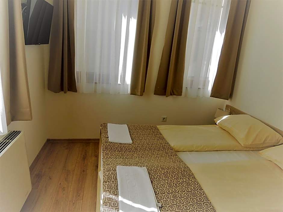 Hotel Logavina 8 Garage Parking