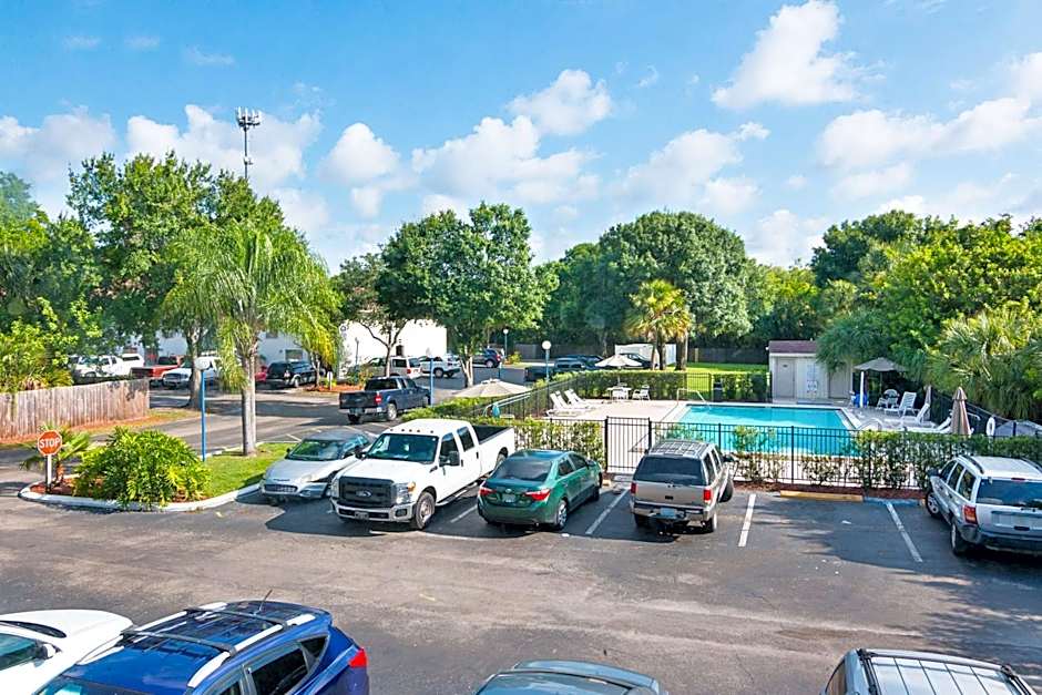 Motel 6 - Tampa Fairgrounds