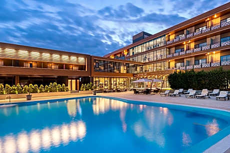 Sky Blue Hotel & Spa