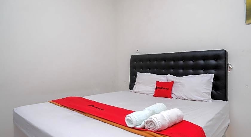 RedDoorz Syariah near RS Hermina Yogyakarta