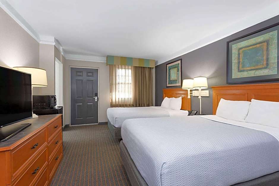 La Quinta Inn & Suites by Wyndham Pensacola