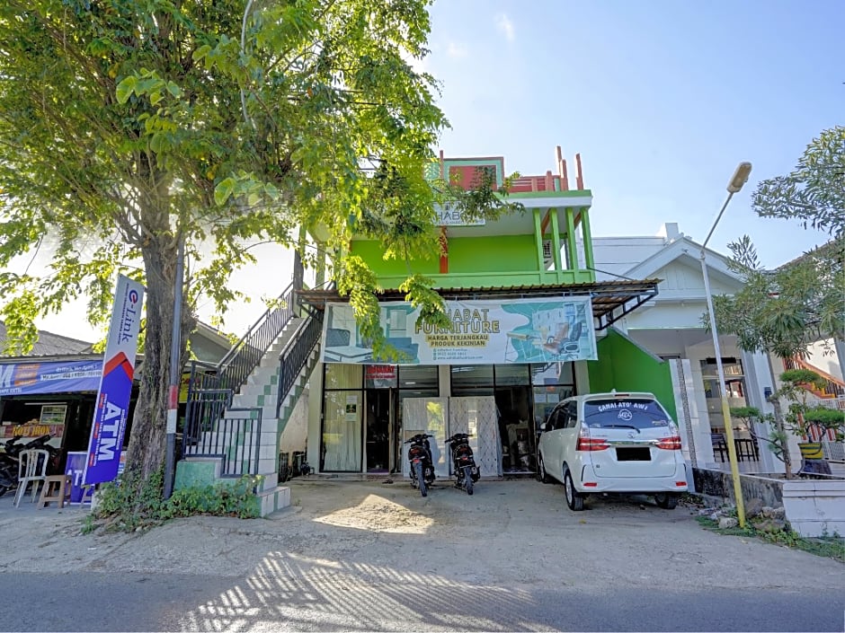Hotel O Sahabat Syariah Near Plasa Telkom Bawean