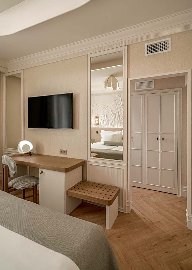 Photo 1 of 6 of Vincci Room