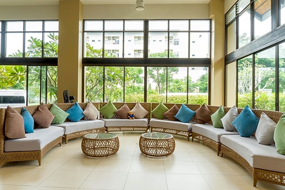 Recenta Suite Phuket Suanluang