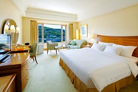 Deluxe Double Room with Mountain View - Smoking
