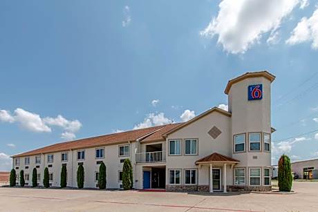 Motel 6-Hutchins, TX