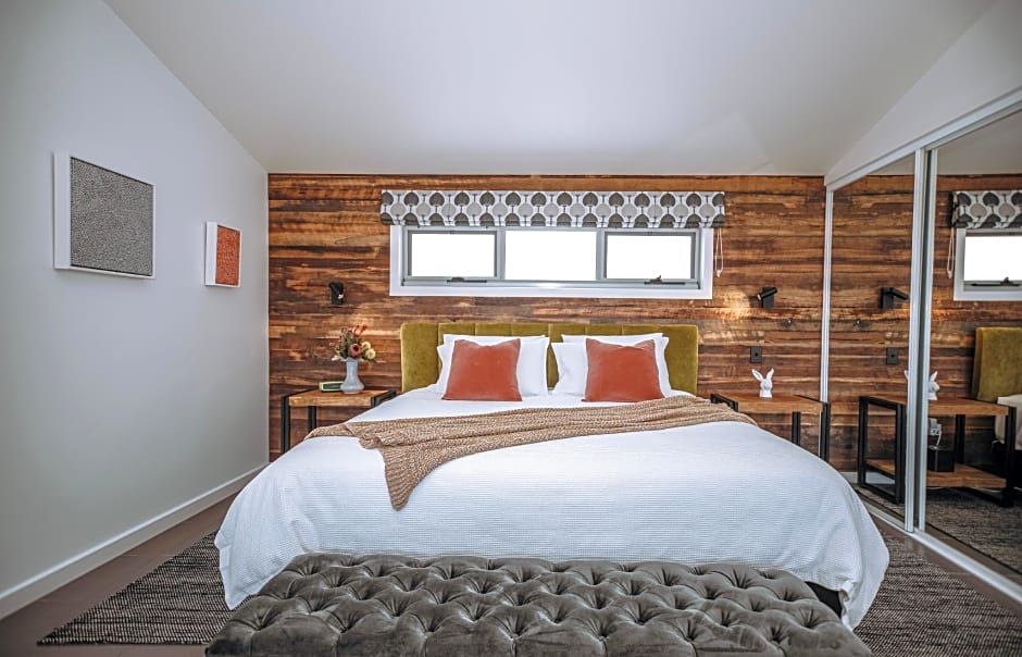 Photo 1 of 18 of 1 King Bed